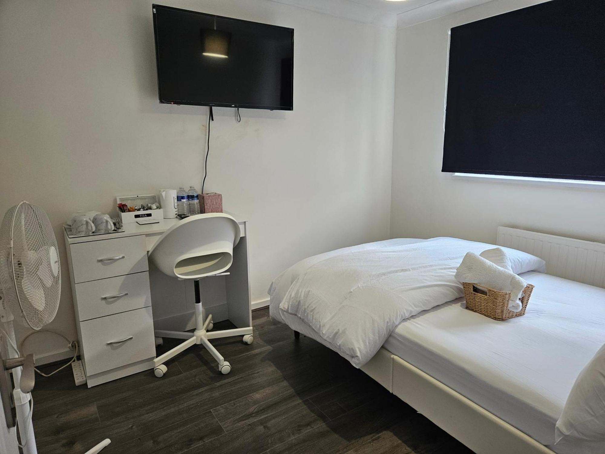 Jays-Rooms Pitsea Экстерьер фото