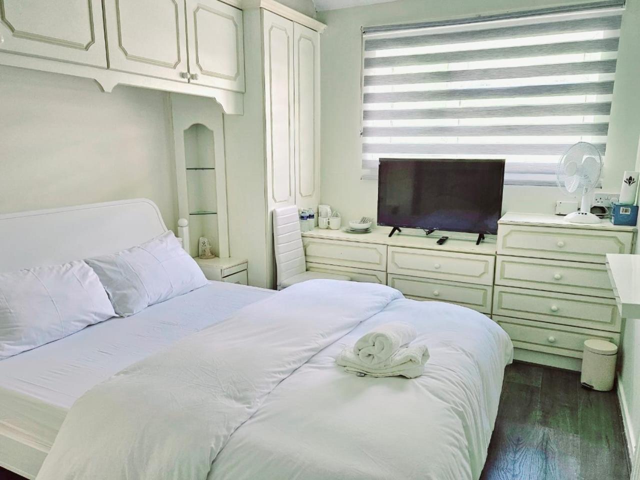Jays-Rooms Pitsea Экстерьер фото